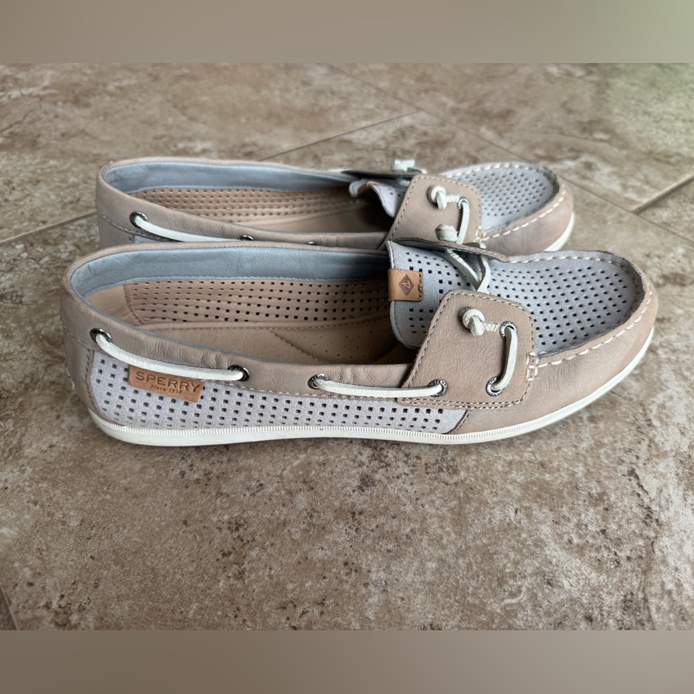 Sperry‎ Tan Flats with Nautical Style and Breathable Design